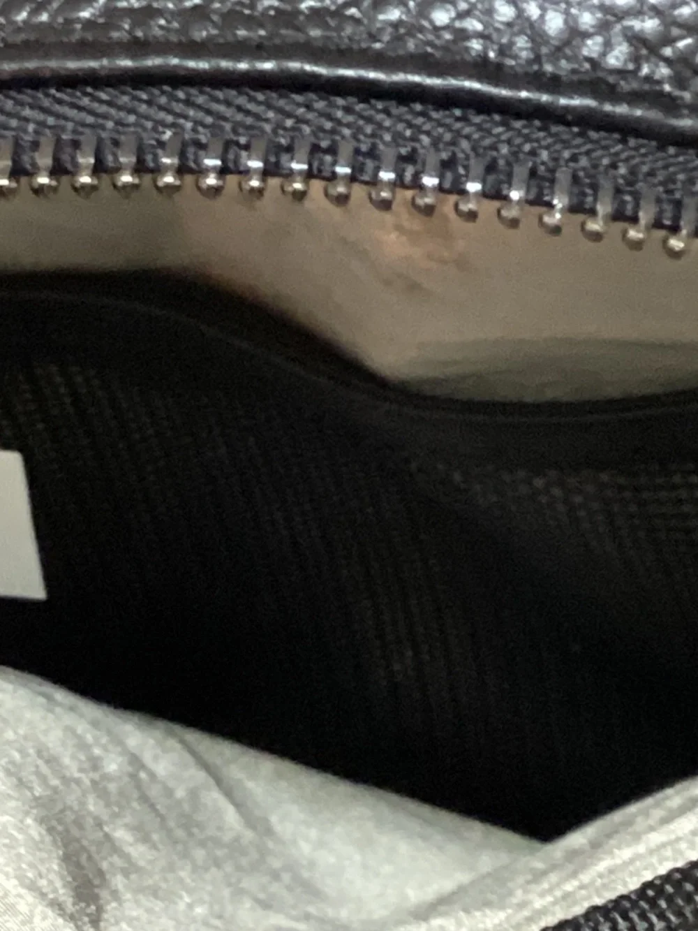 Concept Global leather travel sling bag.
RFID blocking. Anti-theft zipper locks - Picture 5 of 7